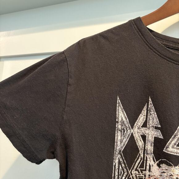 Def Leppard Shirt Mens XL Black Band Tee Graphic Leopard 2022 Rock Tour T-Shirt - Picture 5 of 9